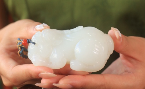 作品：羊脂 招财貔貅