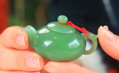 作品名称：碧玉•把把壶